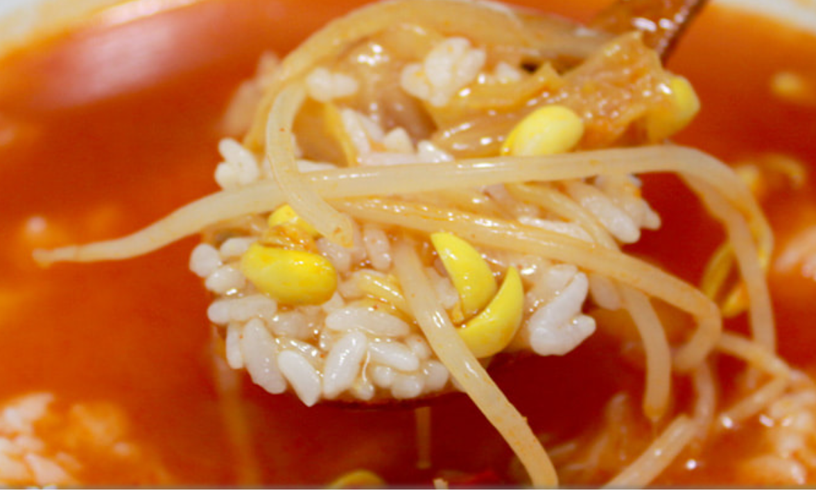 سيت - اطعمه سامسونك كيس  به براعم الفاصوليا كيمتشي رامين 115 جرام × 4 عبوات | (SET) Samyang Foods - Bean Sprout Kimchi Ramen 115g x 4 Packs